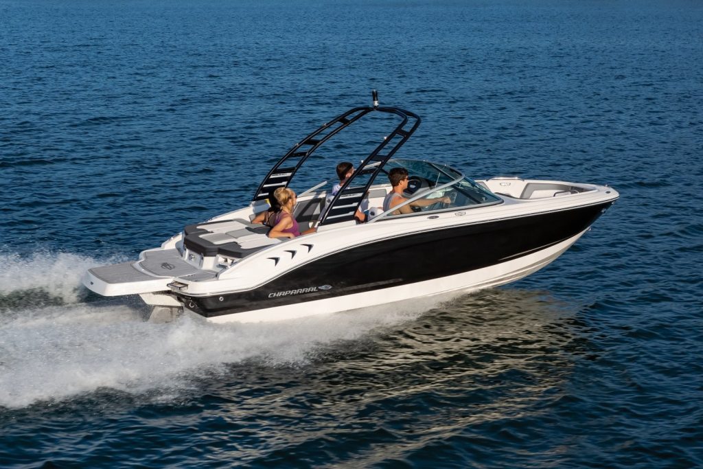 Chaparral 21 SSi Boat on Water
